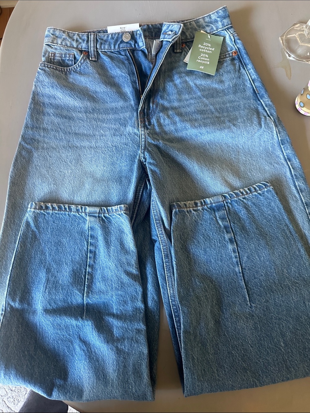 H&M Women's barrel  Jeans in Light Blue Wash
